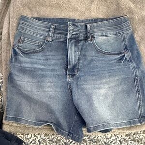 Judy blue shorts